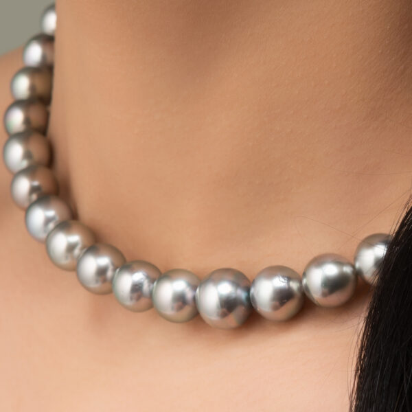Ælycia – Silver Pearl Necklace